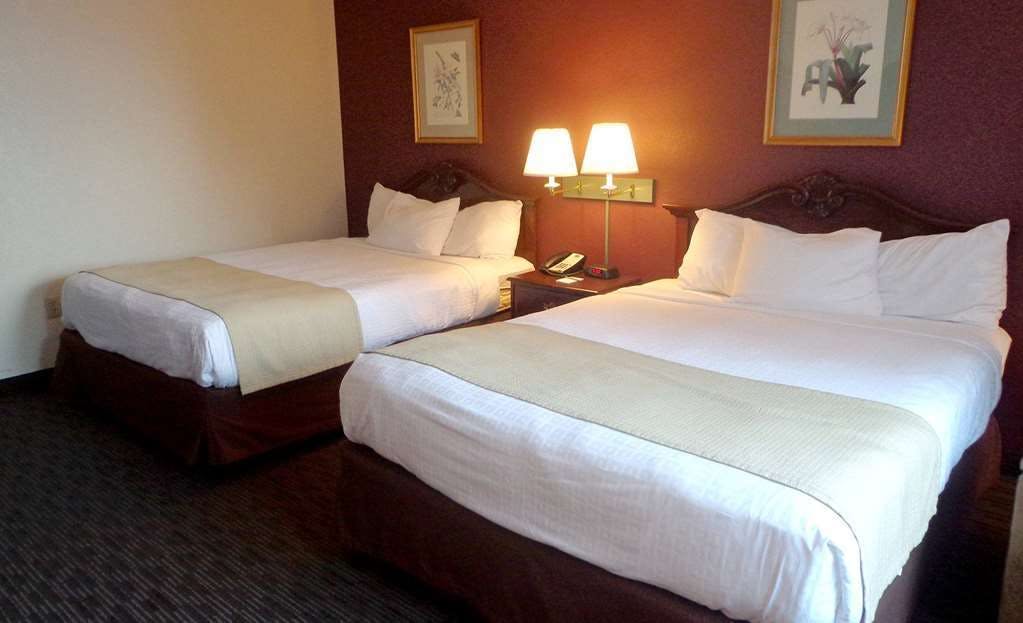 Hotel AmericInn Marshall photo 3