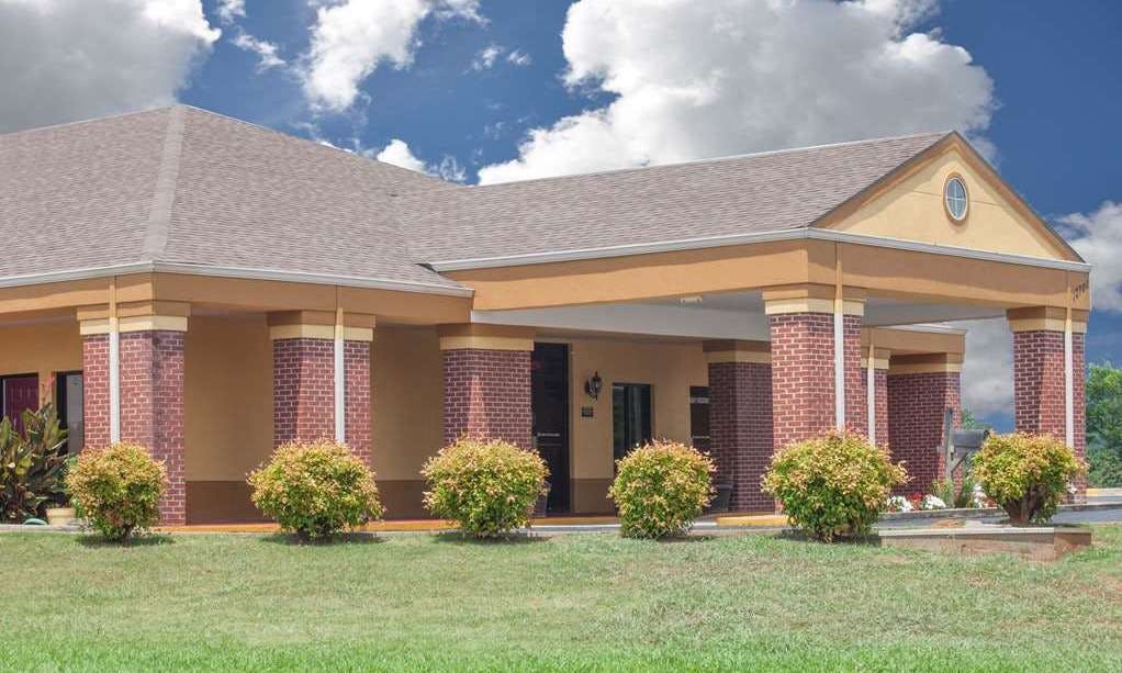 Days Inn by Wyndham Moulton