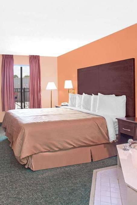 Hotel Days Inn by Wyndham Moulton photo 2