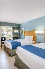 Hotel DI Cocoa Beach Port Canaveral photo 2