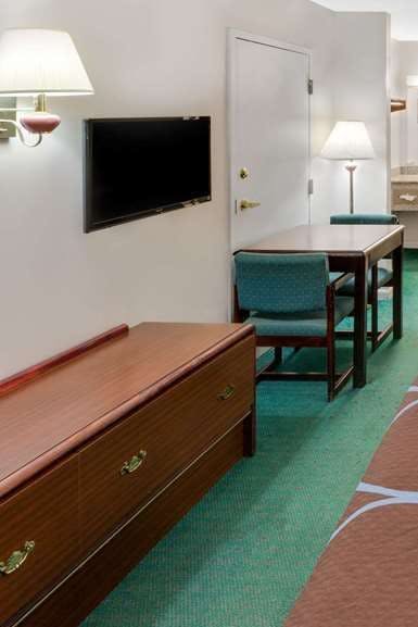 Hotel Super 8 by Wyndham Ocean Springs Biloxi photo 4