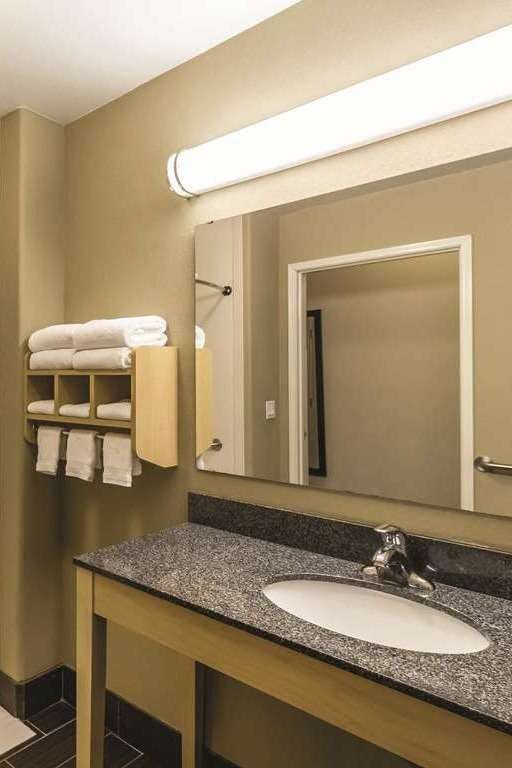 Hotel La Quinta Inn & Suites by Wyndham Fargo-Medical Center photo 4