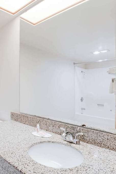 Hotel Days Inn by Wyndham Monett photo 4