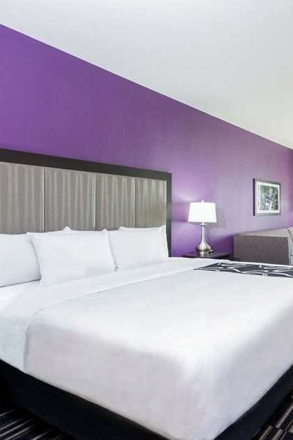 Hotel La Quinta Inn & Suites by Wyndham Fairfield - Napa Valley photo 1