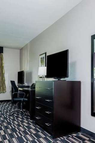 Hotel La Quinta Inn & Suites by Wyndham Fairfield - Napa Valley photo 4