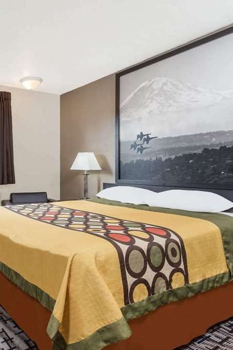 Hotel Super 8 by Wyndham Bremerton photo 1