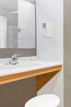 Hotel Super 8 by Wyndham Bremerton photo 5