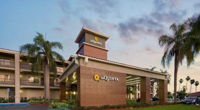 La Quinta Inn & Suites by Wyndham Orange County Airport