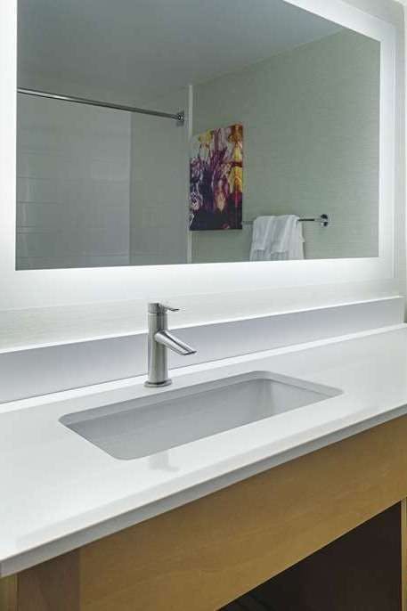 Hotel La Quinta Inn & Suites by Wyndham Orange County Airport photo 4