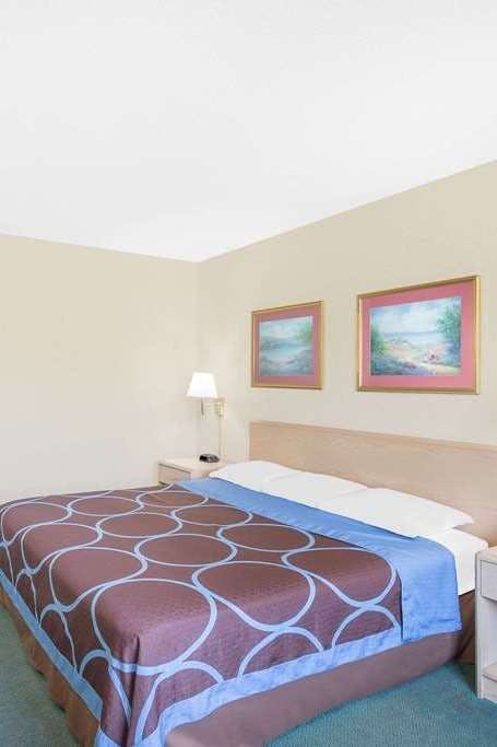 Hotel Super 8 by Wyndham Canandaigua photo 2