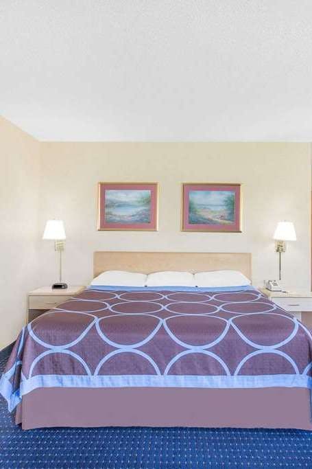 Hotel Super 8 by Wyndham Canandaigua photo 1