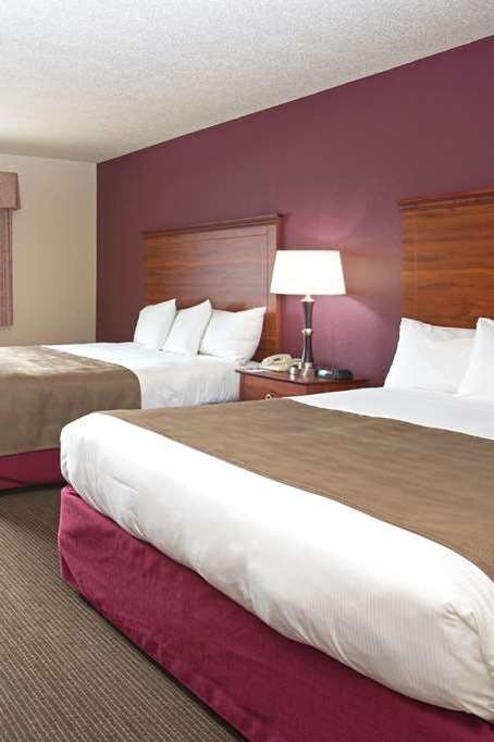 Hotel AmericInn by Wyndham New London photo 2