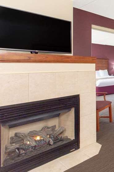 Hotel AmericInn by Wyndham New London photo 3