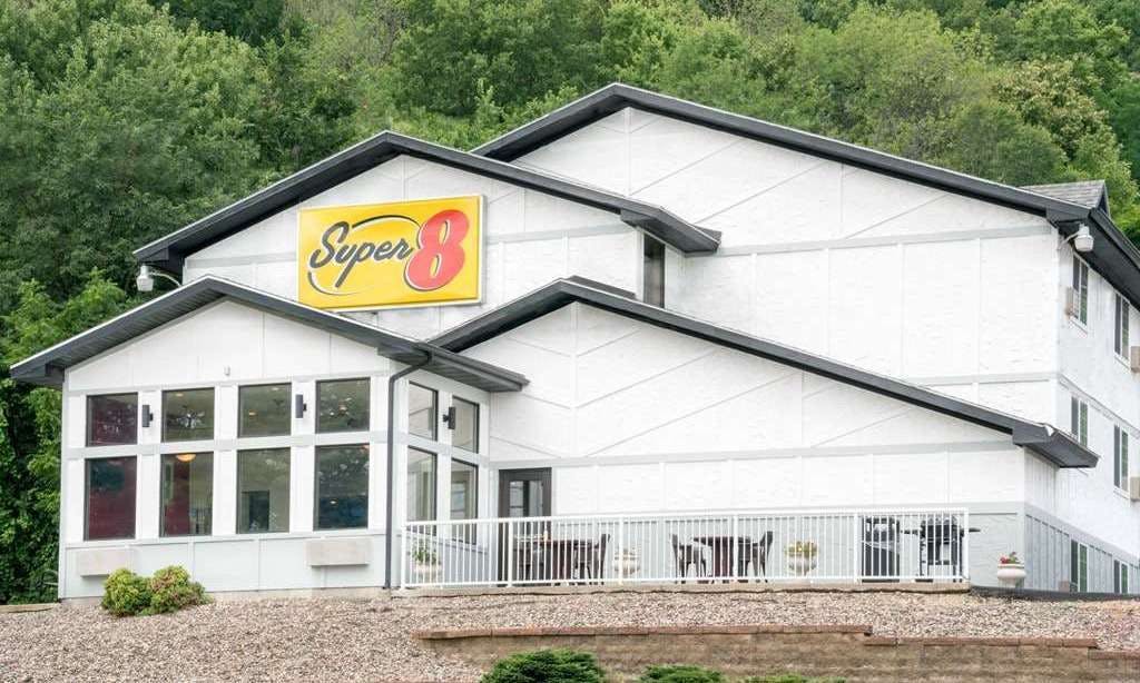 Super 8 Winona MN