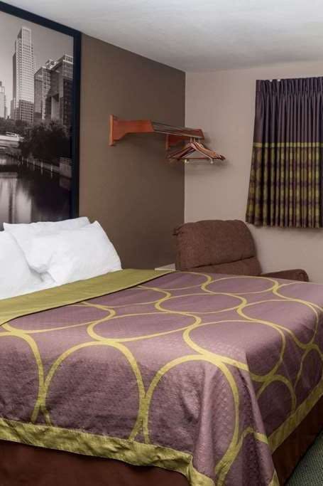 Hotel Super 8 by Wyndham Omaha NE photo 1