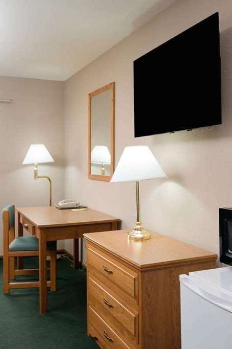 Hotel Super 8 by Wyndham Omaha NE photo 4