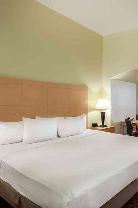 Hotel La Quinta Inn & Suites by Wyndham Odessa North photo 1