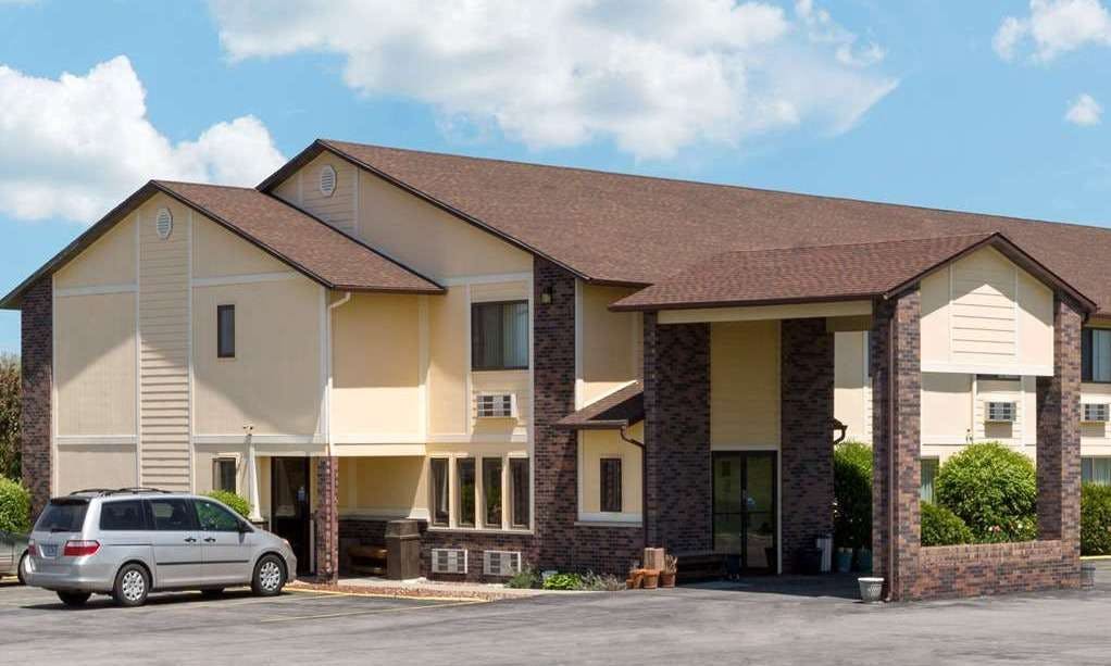 Super 8 by Wyndham Perry IA