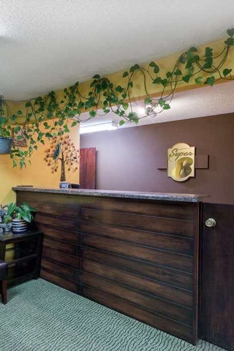 Hotel Super 8 by Wyndham Perry IA photo 5