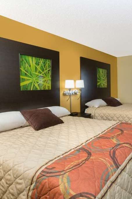 Hotel Super 8 by Wyndham Perry IA photo 2