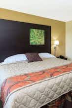 Hotel Super 8 by Wyndham Perry IA photo 1
