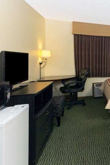 Hotel Super 8 by Wyndham Perry IA photo 3