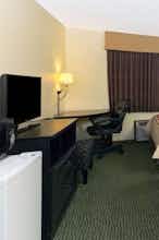 Hotel Super 8 by Wyndham Perry IA photo 3