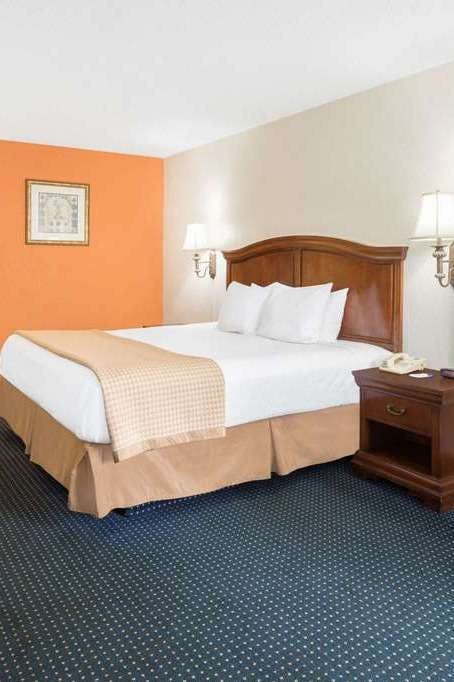 Hotel Baymont by Wyndham Rocky Mount I-95 photo 1