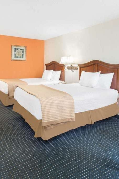 Hotel Baymont by Wyndham Rocky Mount I-95 photo 2