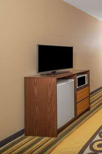 Hotel Super 8 Goshen photo 3