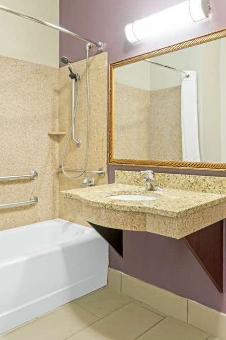 Hotel La Quinta Inn & Suites by Wyndham Oklahoma City -Yukon photo 4