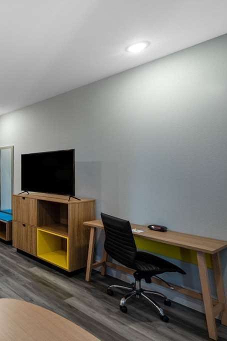 Hotel Days Inn & Suites by Wyndham Downtown/University of Houston photo 4