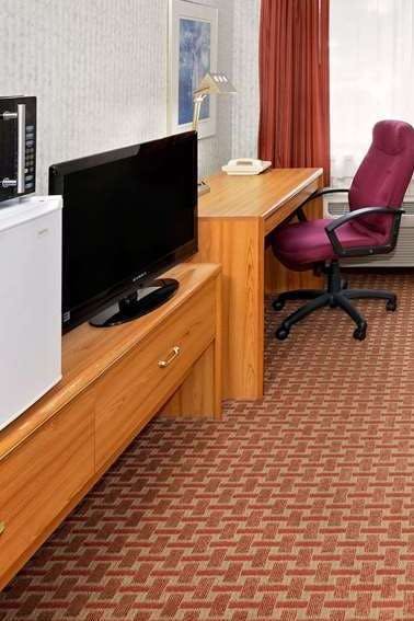 Hotel Baymont by Wyndham St. Joseph/Stevensville photo 3