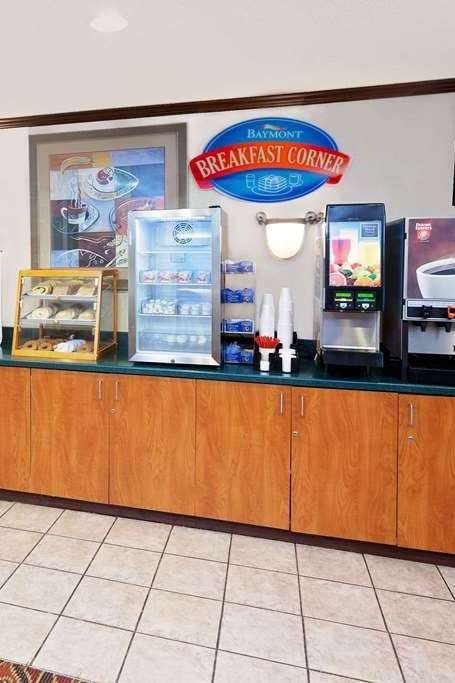 Hotel Baymont by Wyndham St. Joseph/Stevensville photo 5