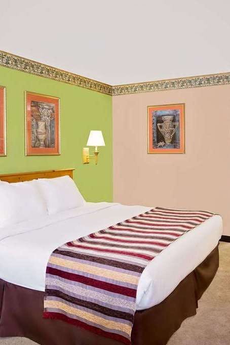 Hotel Days Inn & Suites by Wyndham Starkville photo 1