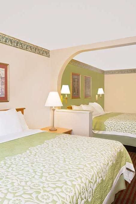 Hotel Days Inn & Suites by Wyndham Starkville photo 2