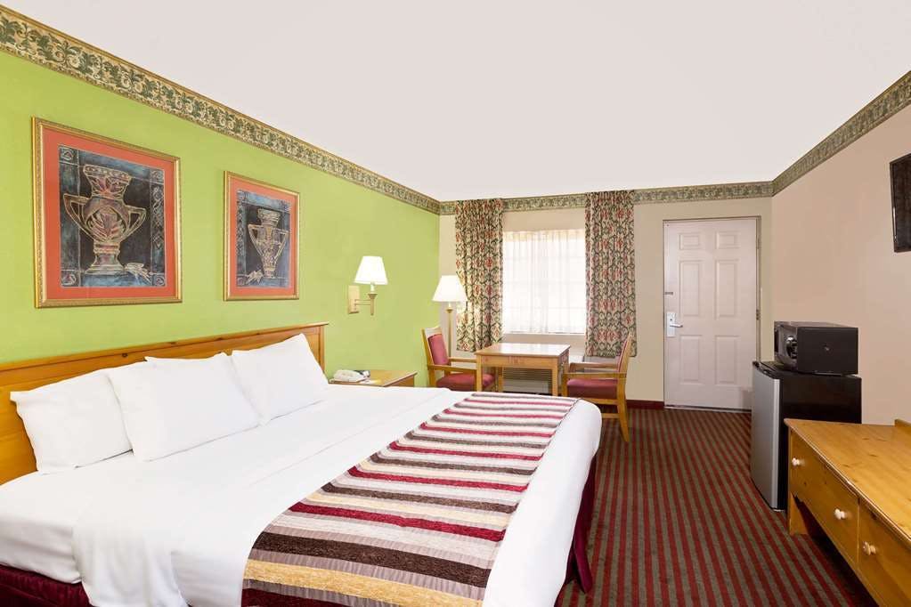 Hotel Days Inn & Suites by Wyndham Starkville photo 5