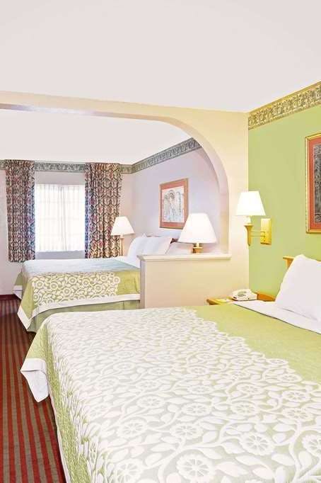 Hotel Days Inn & Suites by Wyndham Starkville photo 3