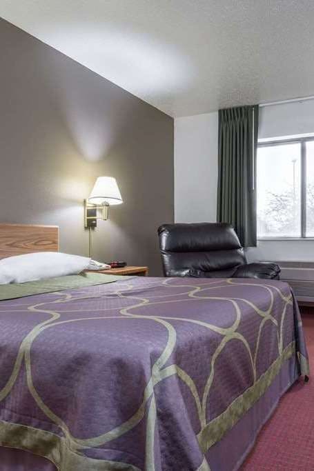 Hotel Super 8 by Wyndham Fond Du Lac photo 1