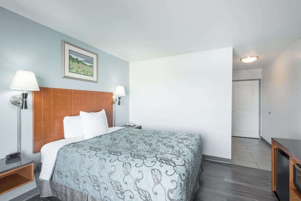 Hotel Days Inn by Wyndham Watertown Fort Drum photo 3