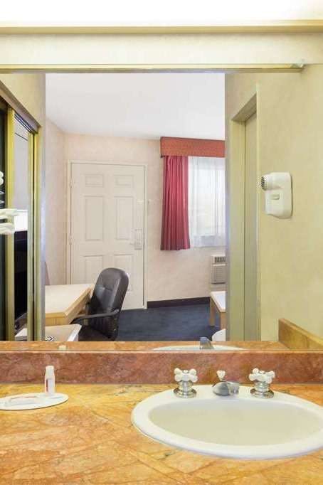 Hotel Days Inn by Wyndham Bullhead City photo 5