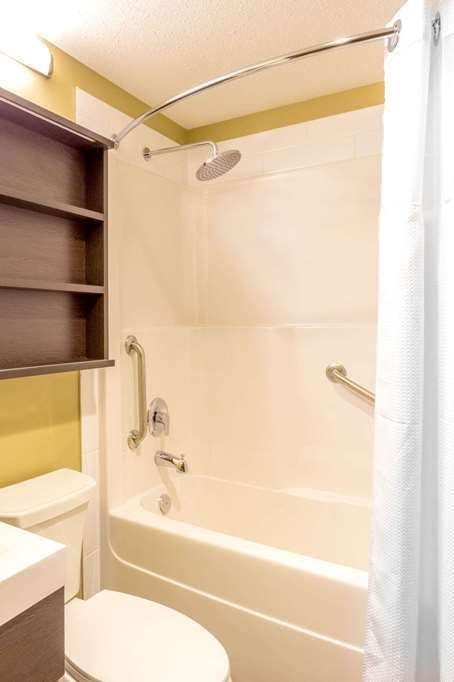 Hotel Microtel Whitecourt photo 5