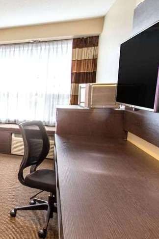 Hotel Microtel Whitecourt photo 3