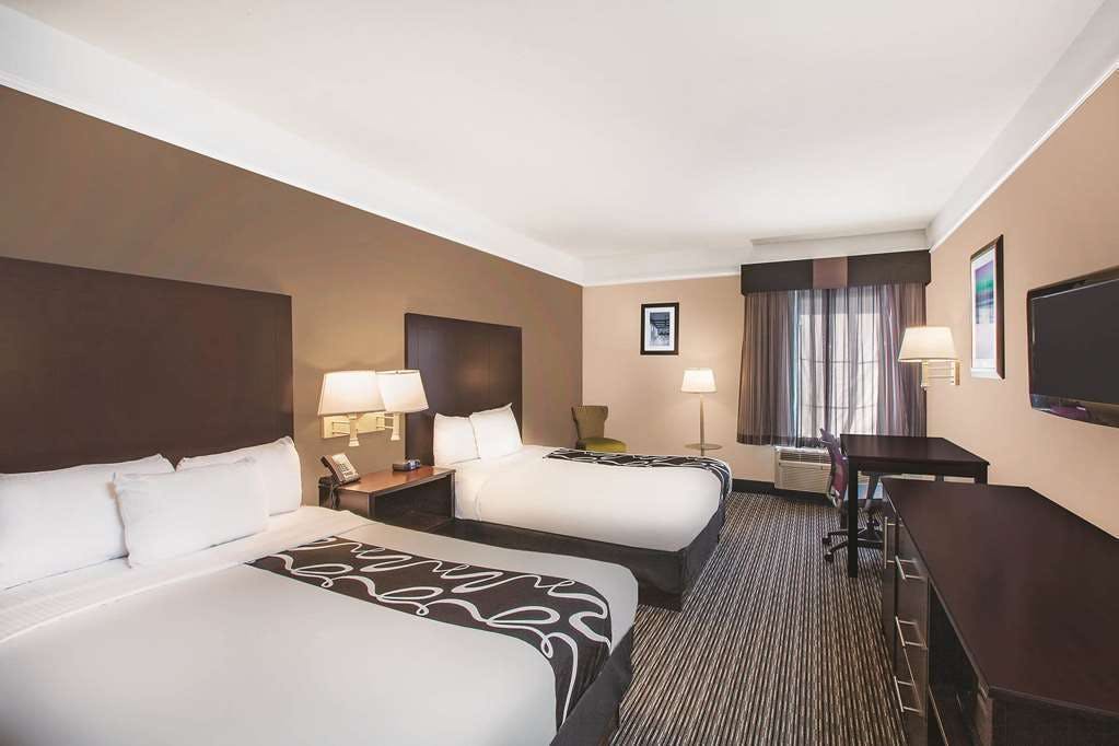 Hotel La Quinta Inn & Suites by Wyndham Beaumont West photo 3