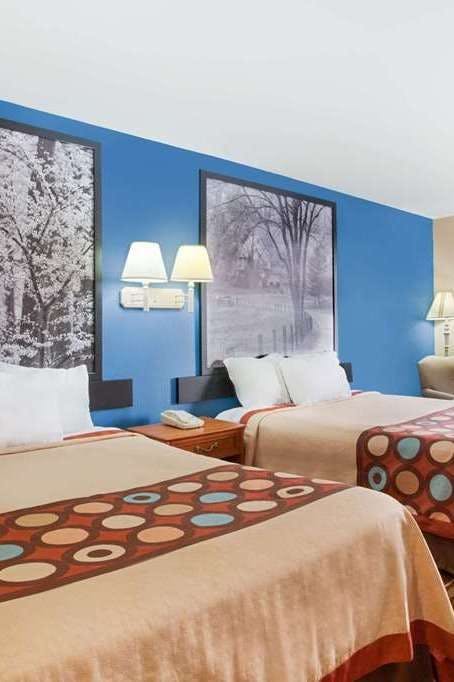 Hotel Super 8 by Wyndham Defiance photo 2