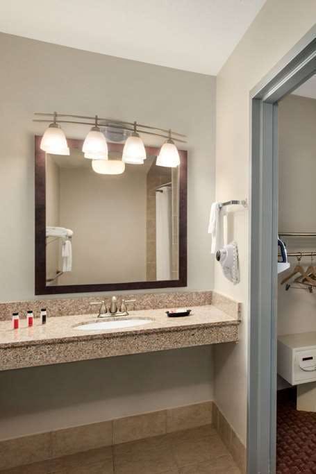 Hotel Days Inn by Wyndham Whitmore Lake/Ann Arbor/Brighton photo 4