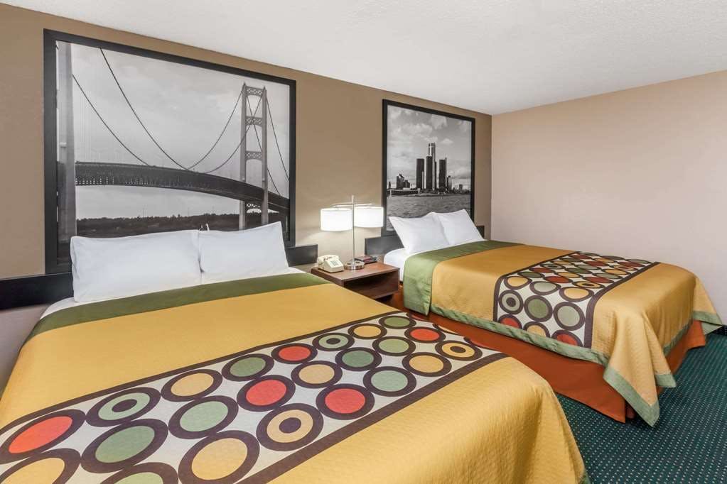 Hotel Super 8 by Wyndham Ionia MI photo 5