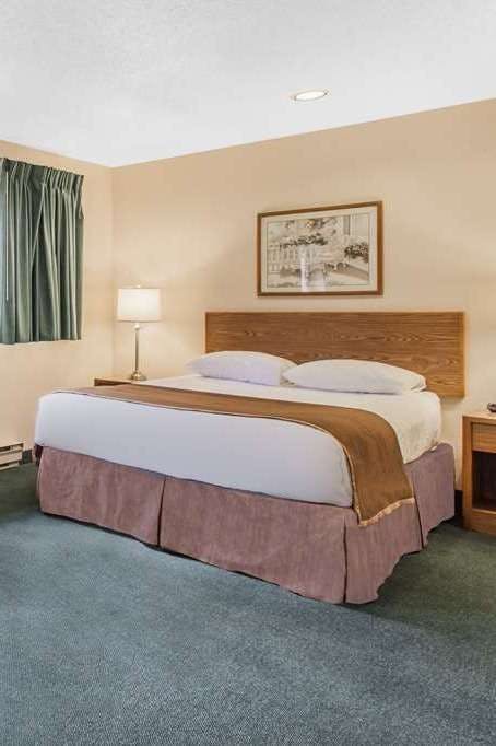 Hotel Super 8 by Wyndham Kamloops On The Hill photo 1