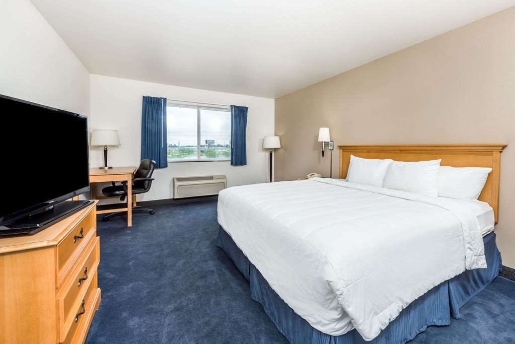 Hotel Baymont Indianapolis Northeast photo 4