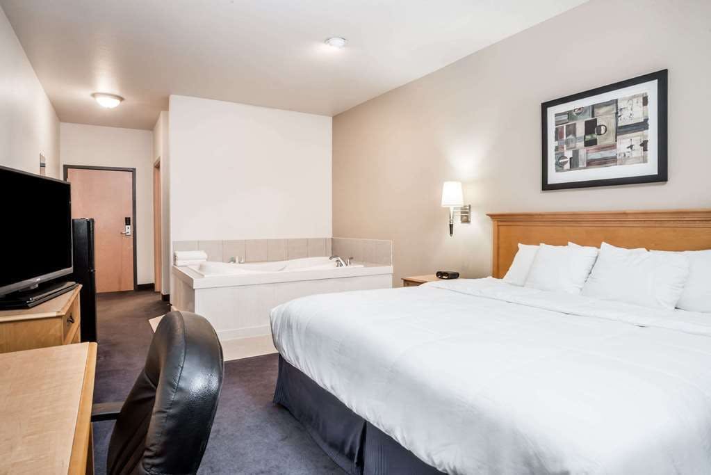 Hotel Baymont Indianapolis Northeast photo 5